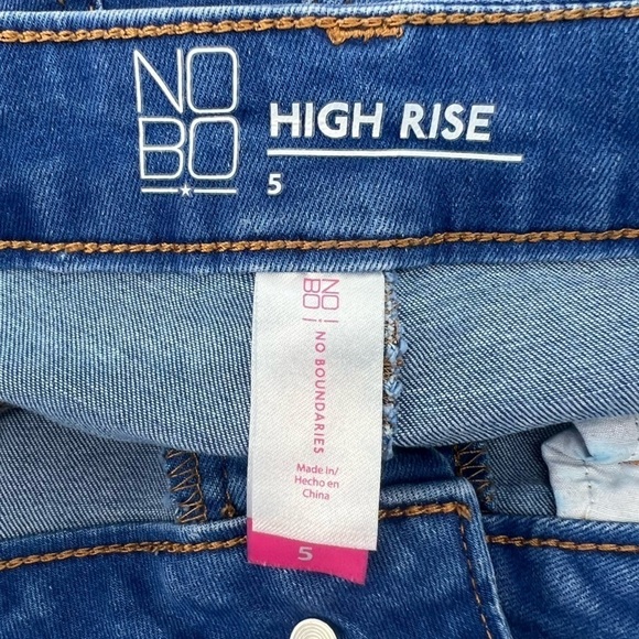 No Boundaries High Rise Cuffed Hem Distressed Jean Shorts Size 5 Women’s - Picture 2 of 5